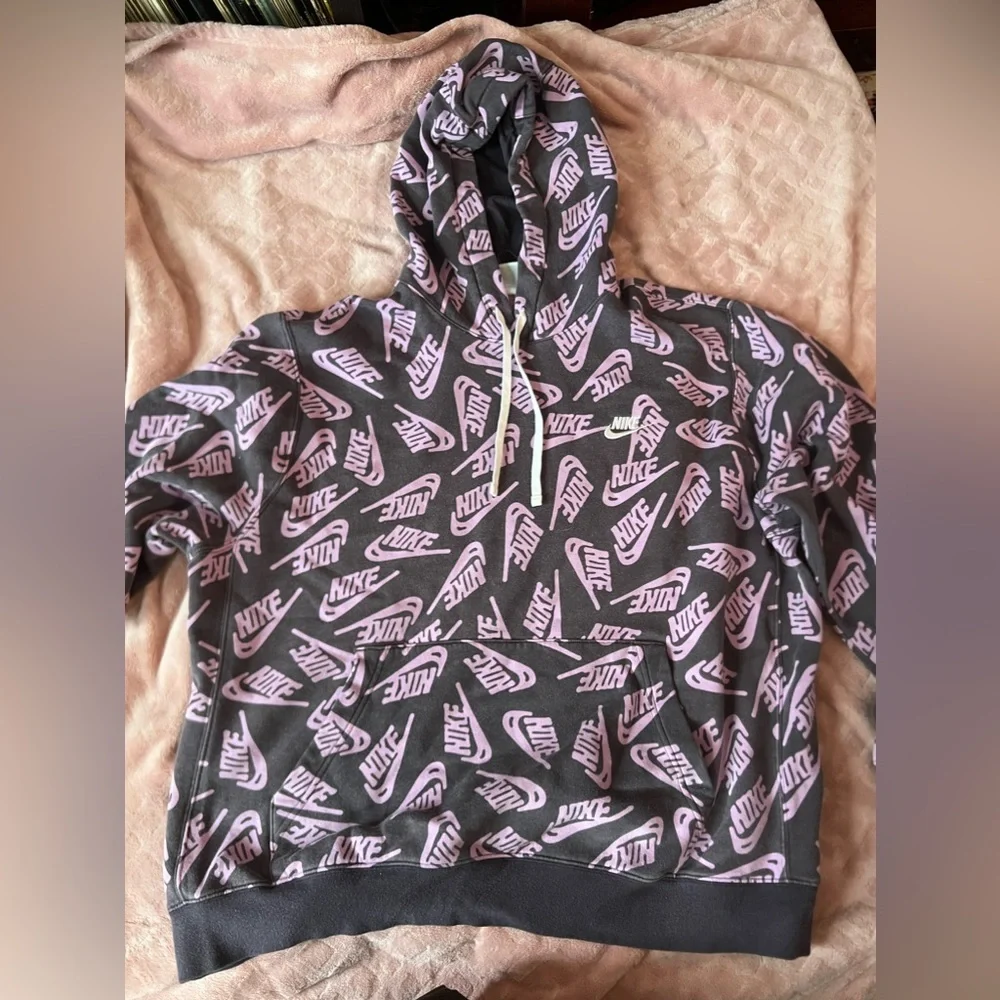Nike sweatshirt - Picture 1 of 4